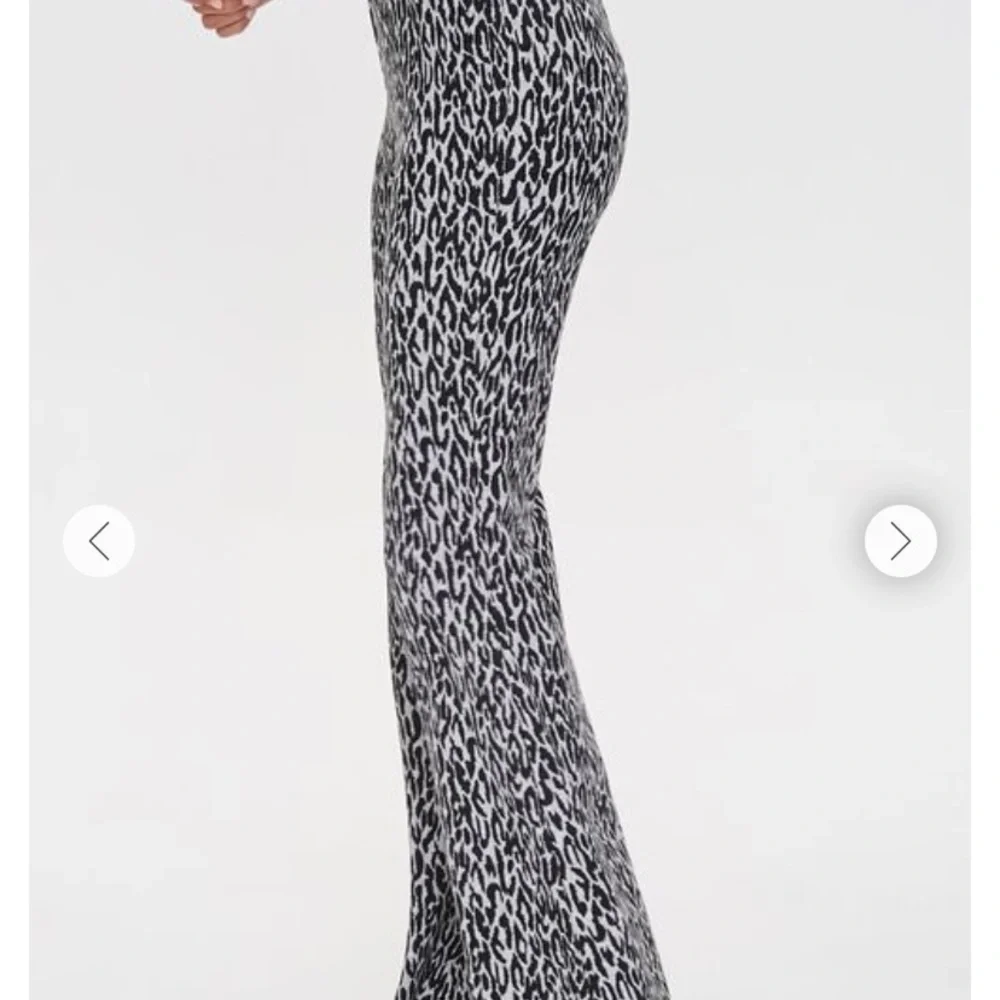 Forever 21 3X Animal Print Elastic Waist Bell Bottom Pants Gray Black - Picture 3 of 8